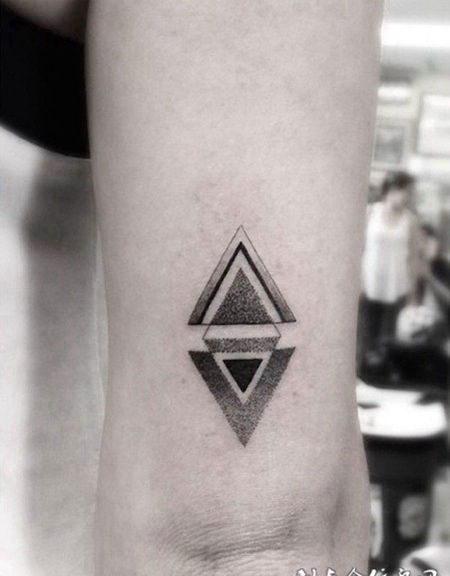 三角形纹身图案平面图片