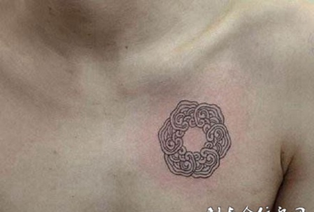 胸口小纹身图片男生大全