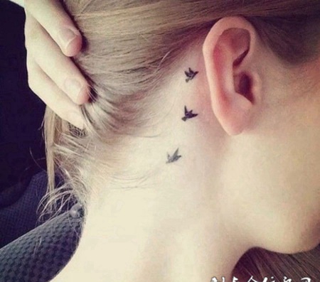耳后小鸟纹身小图案