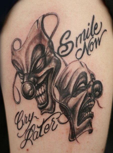 手臂两个匪帮小丑纹身