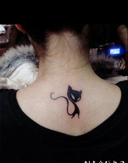 小巧可爱的纹身猫猫图案