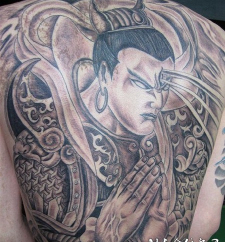 满背二郎神纹身帅气图片