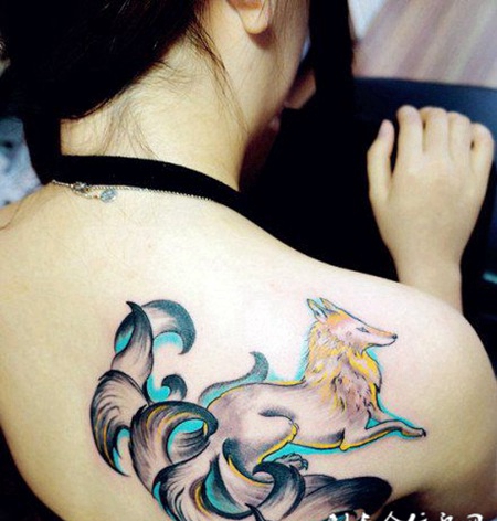 纹身九尾狐小图案女生图片