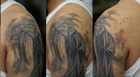 手臂上拿着镰刀的死神纹身图案