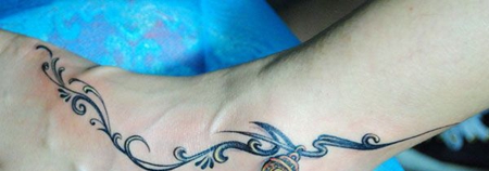 脚部性感的藤蔓纹身图案