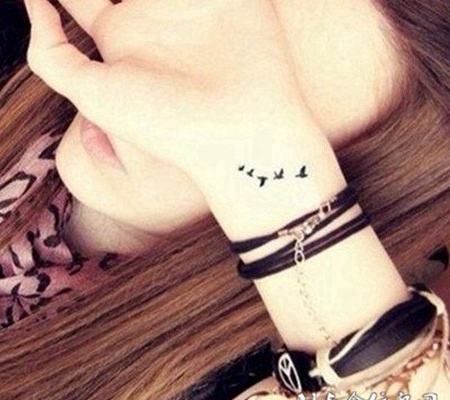纹身图案手腕上女生图片