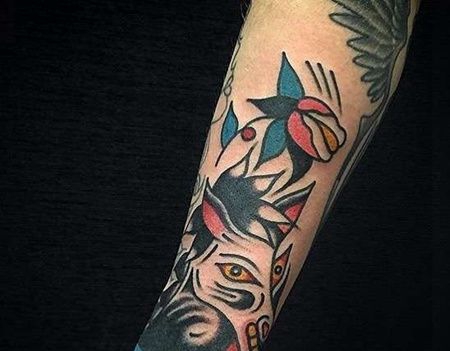 Old School小臂马纹身图案