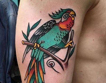 Old School大臂鹦鹉纹身图案