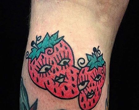 Old School小腿草莓纹身图案