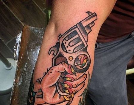 Old School小臂手手枪纹身图案