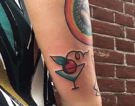 Old School小臂酒杯纹身图案