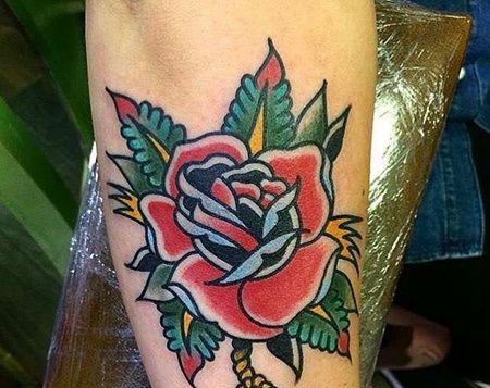 Old School小腿玫瑰纹身图案