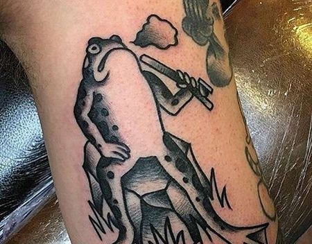 Old School大臂青蛙纹身图案