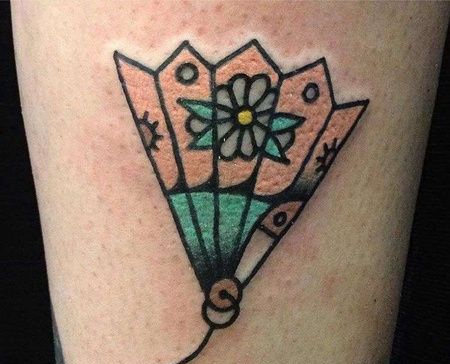 Old School大腿扇子纹身图案