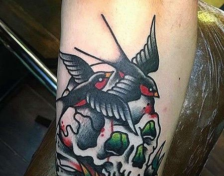 Old School小臂骷髅燕子纹身图案