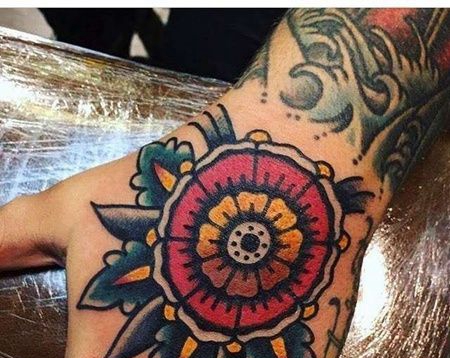 Old School手背花卉纹身图案