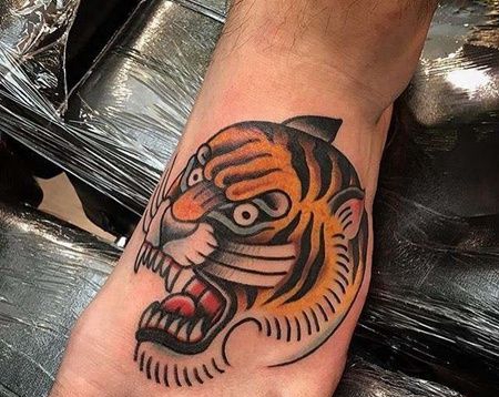 Old School脚背老虎纹身图案
