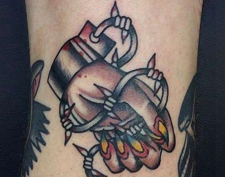 Old School小腿手铁蒺藜纹身图案