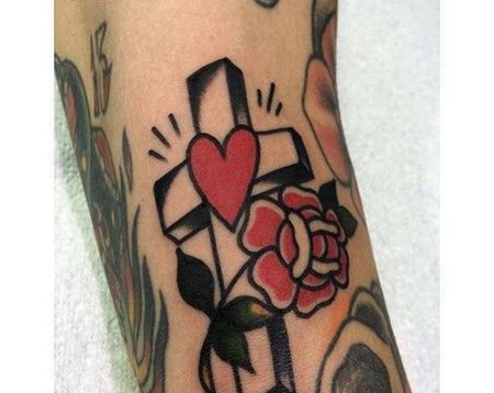 Old School小臂十字架玫瑰纹身图案