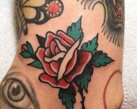 Old School大臂玫瑰纹身图案