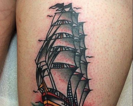 Old School大腿帆船纹身图案