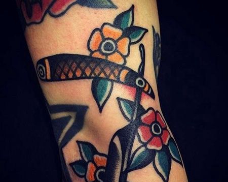 Old School胳膊折刀纹身图案