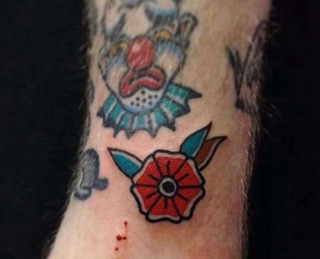 Old School小腿花卉纹身图案