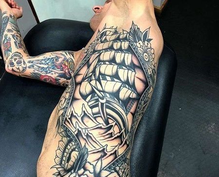 Old School侧腰帆船纹身图案