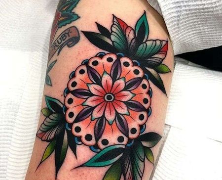 Old School大腿繁花纹身图案