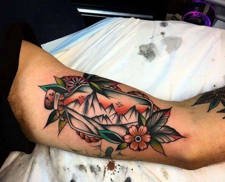 Old School大臂瓶子雪山纹身图案