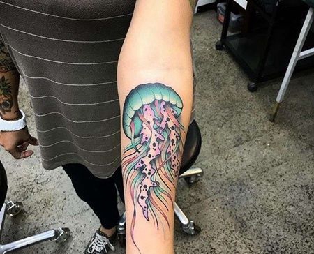 Old School小臂水母纹身图案