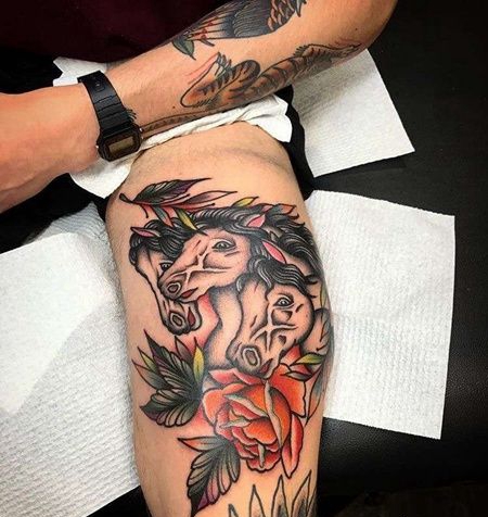 Old School大腿马玫瑰纹身图案