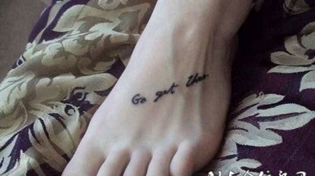 脚背上纹身图案女生图片