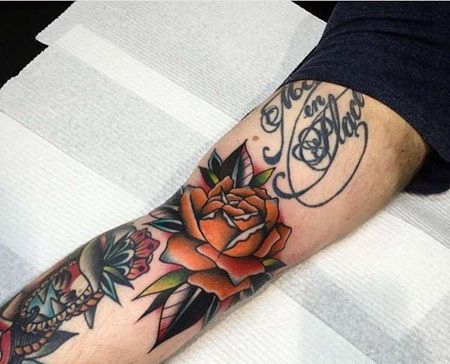 Old School胳膊玫瑰纹身图案