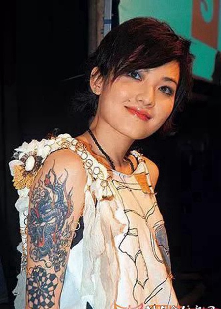 范晓萱纹身图片素材