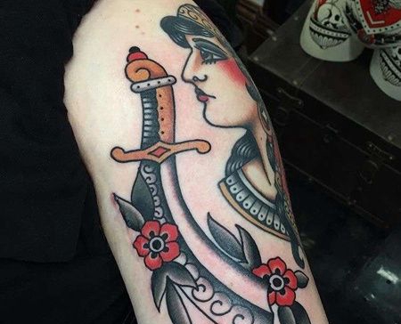 Old School大臂弯刀纹身图案