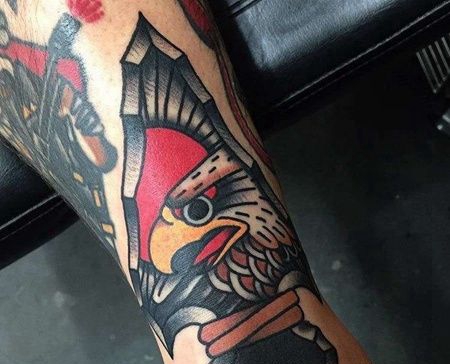 Old School小臂老鹰石矛纹身图案