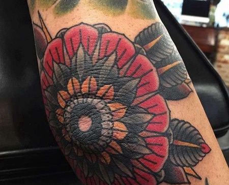 Old School胳膊肘繁花纹身图案