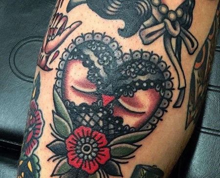 Old School大腿心纹身图案