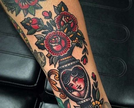 Old School小臂花卉花瓶纹身图案