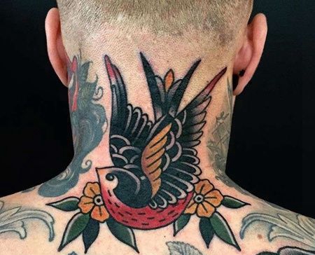 Old School后颈燕子纹身图案