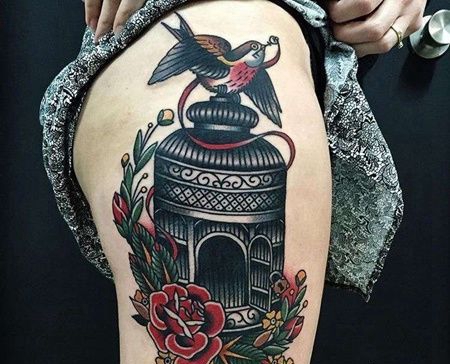 Old School大腿燕子鸟笼纹身图案