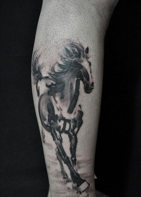 小腿水墨骏马纹身图案