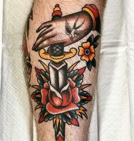 Old School小腿手玫瑰匕首纹身图案