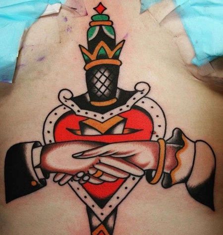 Old School腹部心匕首手纹身图案