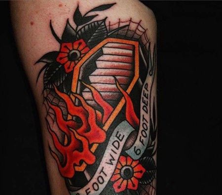 Old School大腿棺材纹身图案