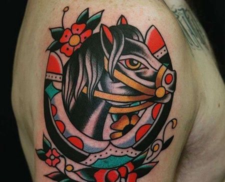 Old School大臂马马蹄i铁纹身图案