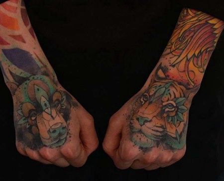 水彩手背熊老虎纹身图案