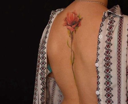 水彩后背花卉纹身图案