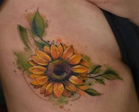 水彩侧腰向日葵纹身图案
